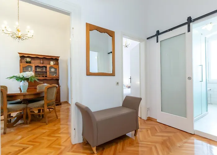 Apartman Regina Old Town Apartment 2Br Terrace & Parking