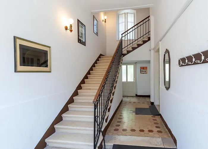 Regina Old Town Apartment 2Br Terrace & Parking