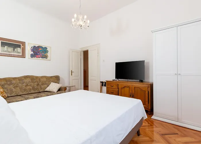 Regina Old Town Apartment 2Br Terrace & Parking Apartman Porec