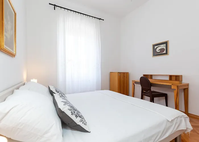 Regina Old Town Apartment 2Br Terrace & Parking Porec