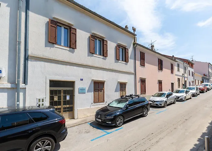 Regina Old Town Apartment 2Br Terrace & Parking Apartman