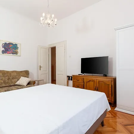 Old Town With Terrace And Parking Apartament Poreč